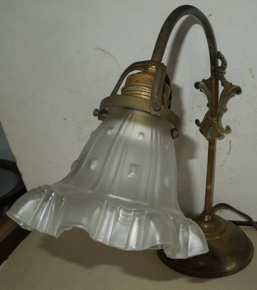 STAROŽITNÁ STOLNÍ LAMPA , LAMPIČKA