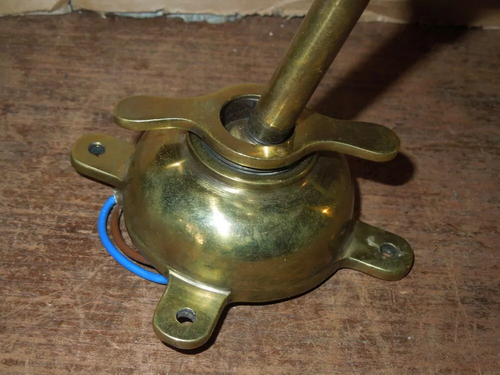 STAROŽITNÁ STOLNÍ, NÁSTĚNNÁ NEBO STRPNÍ  LAMPA S KLOUBEM