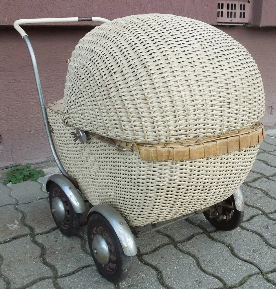 Dětský kočárek pro panenky