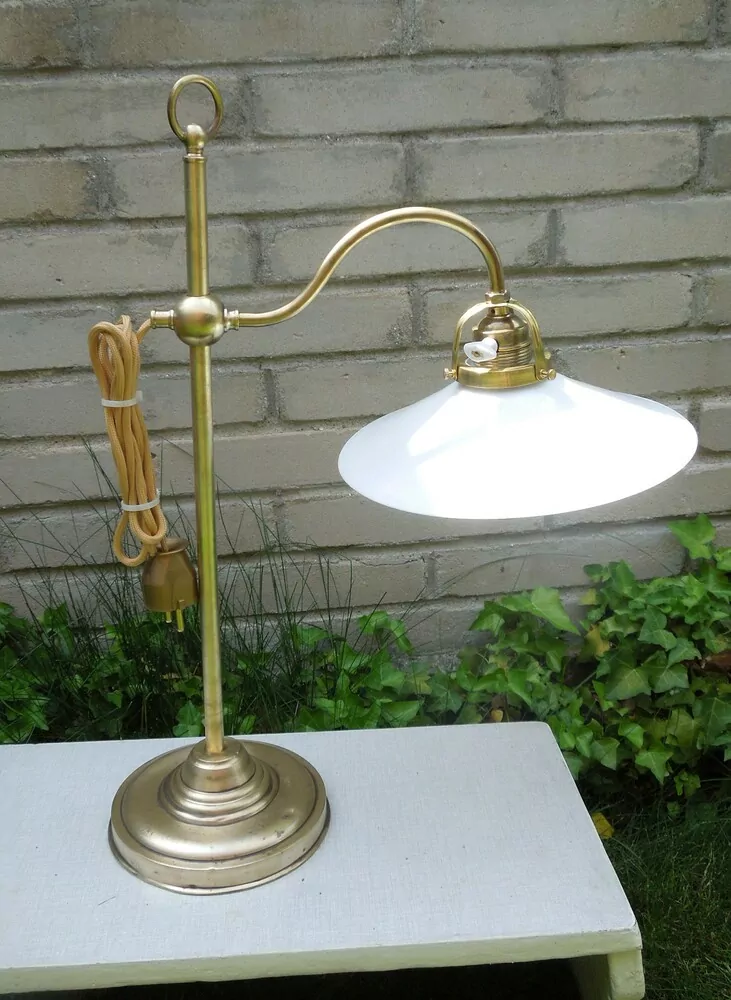 STAROŽITNÁ STOLNÍ  LAMPA LAMPIČKA 