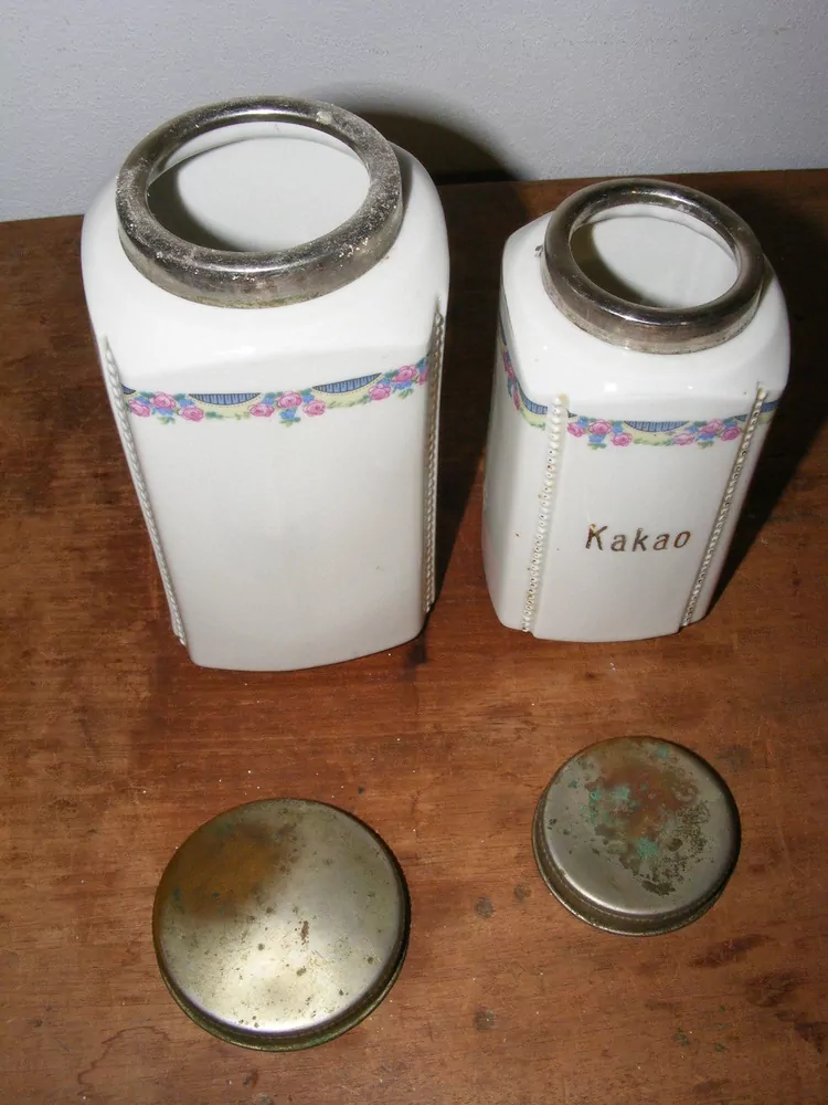 STAROŽITNOST KOŘENKY DOZY CUKR KAKAO RŮŽIČKY