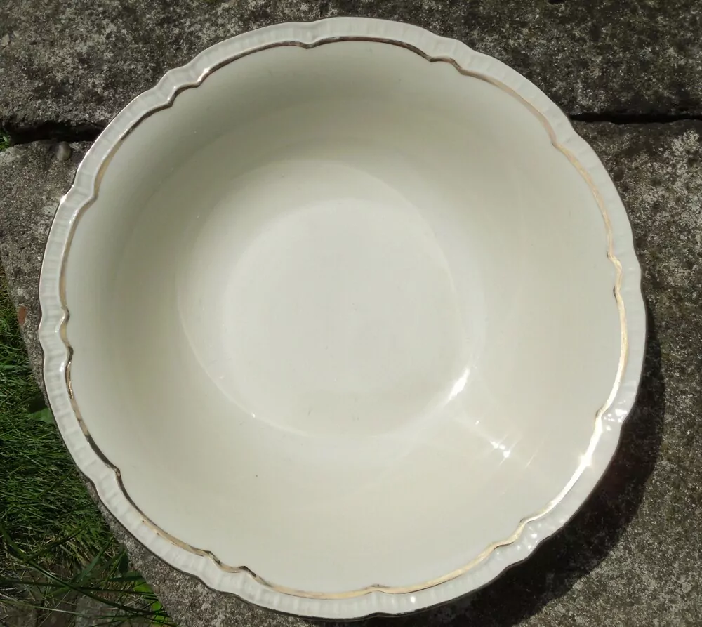 PORCELÁNOVÉ TALÍŘE A MÍSY