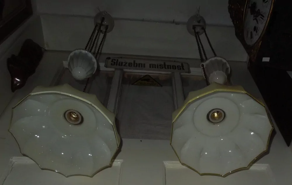 STAHOVACÍ LUSTR STÍNÍTKO STAHOVAČKA 2 KS STEJNÉ