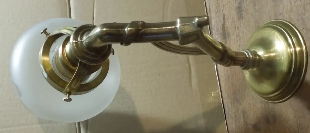 MOSAZNÁ LAMPIČKA NA STĚNU 1 KS LAMPA
