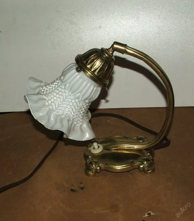 LAMPIČKA STOLNÍ NEBO NA STĚNU LAMPA ELEKTRICKÁ
