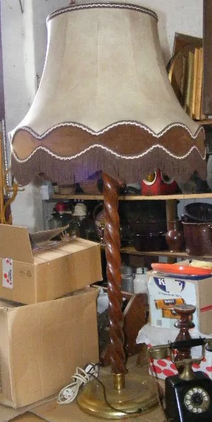 LAMPA STOJACÍ PODLAHOVÁ 