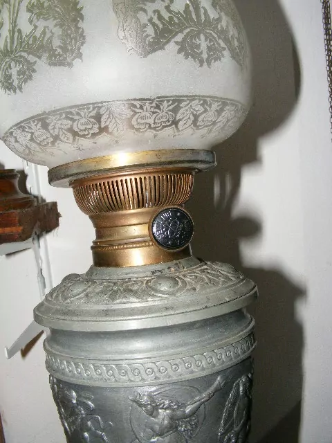 STAROŽITNÁ PETROLEJOVÁ LAMPA , PETROLEJKA 