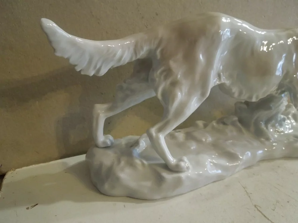 PES BÍLÝ 38 CM