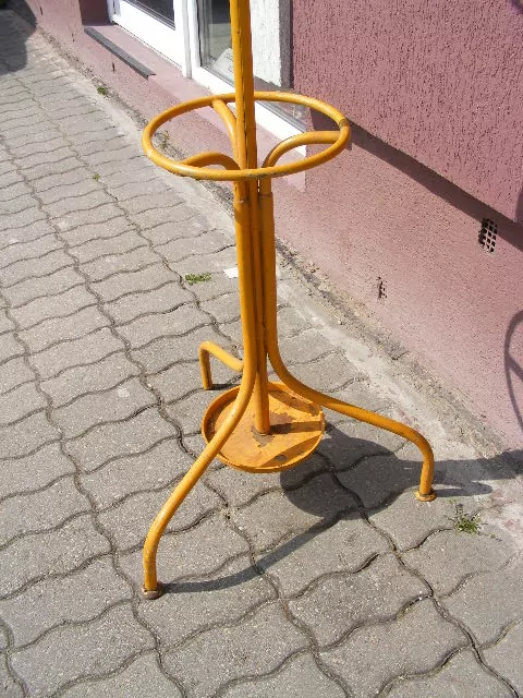 STAROŽITNÝ KOVOVÝ VĚŠÁK