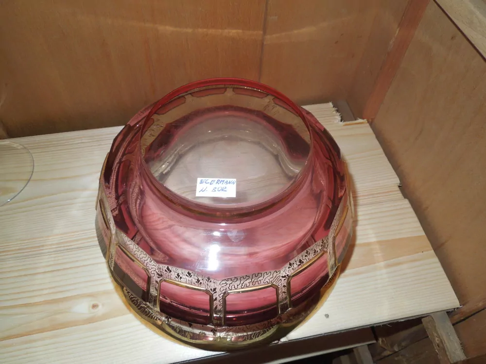 Bohemi Glass Egermann, ručně broušeného skla pozlaceného 24karátovým zlatem.