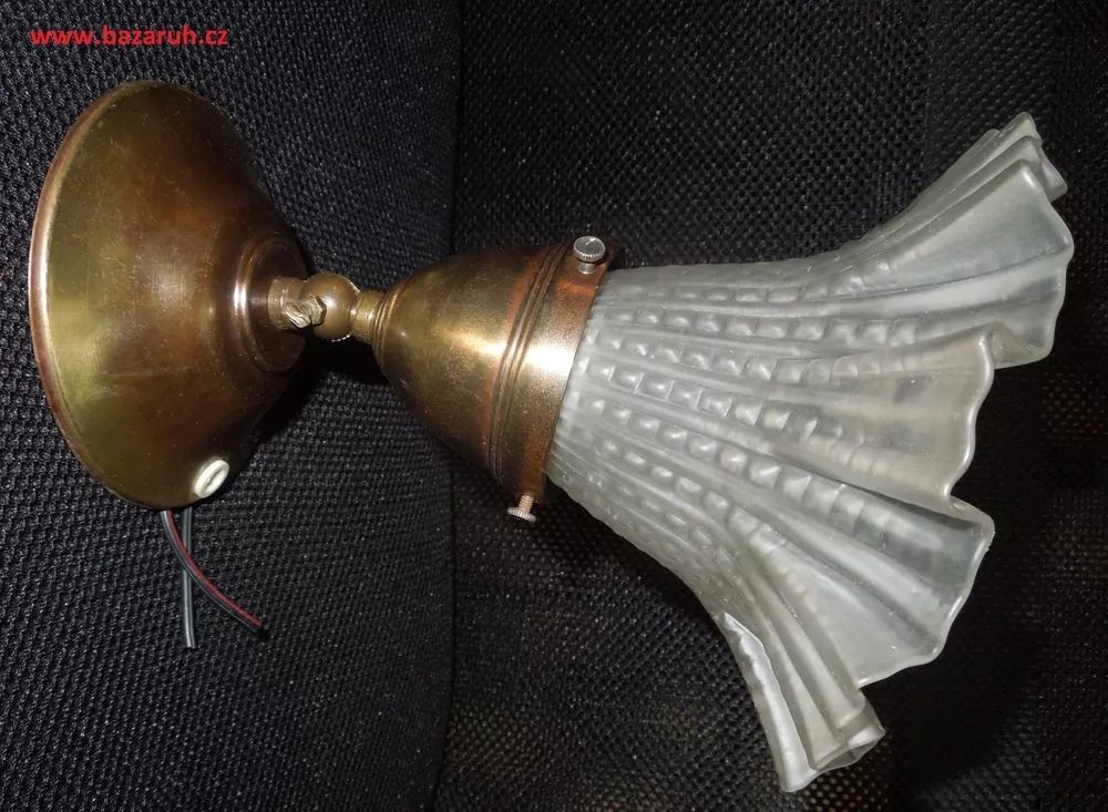 LAMPIČKA STROPNÍ NEBO NA ZEĎ