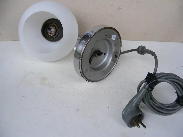 LAMPIČKA STOLNÍ NEBO NA STĚNU LAMPA ELEKTRICKÁ