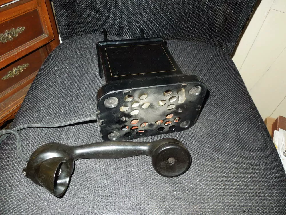 STAROŽITNÝ TELEFON PĚKNÁ DEKORACE K.T.A.S.