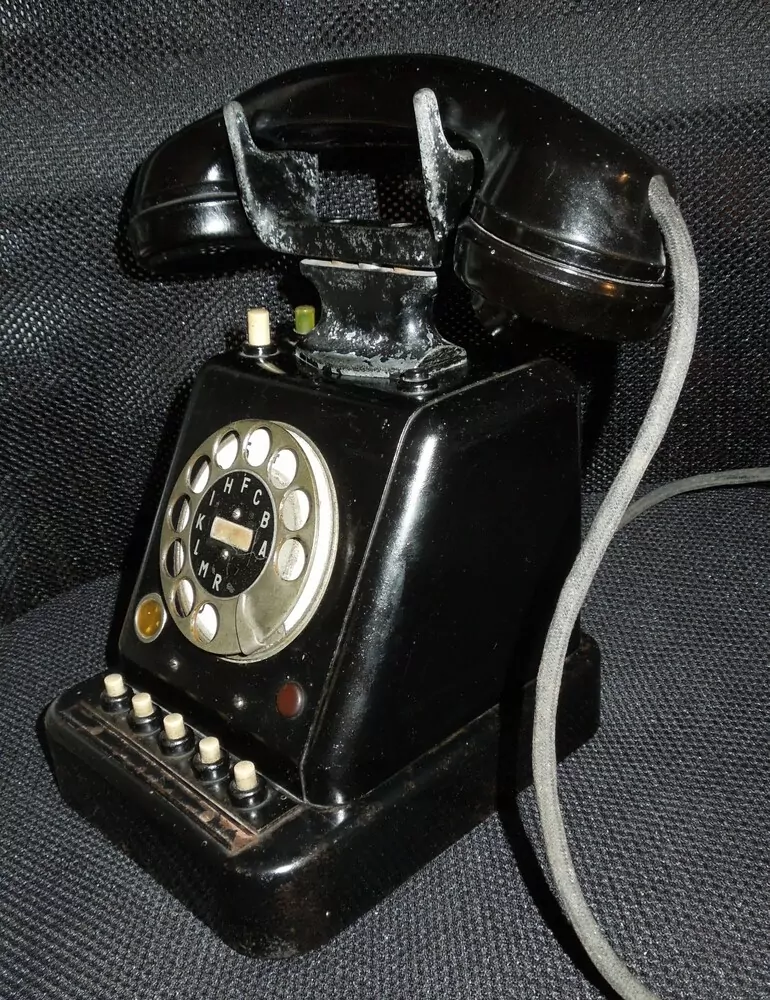 STAROŽITNÝ TELEFON 