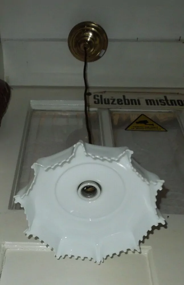 STARÝ LUSTR STÍNÍTKO