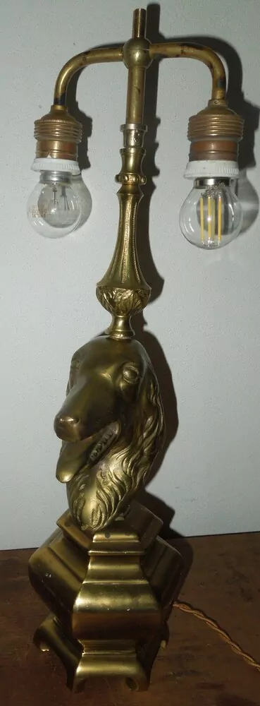 STAROŽITNÁ MOSAZNÁ FIGURÁLNÍ  STOLNÍ LAMPA ELEKTRICKÁ MOTIV PES Anglický kokršpaněl ??