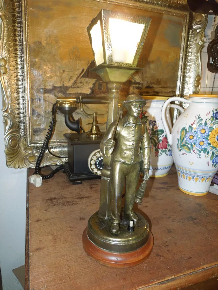 LAMPIČKA, LAMPA STAROŽITNÁ FIGURÁLNÍ