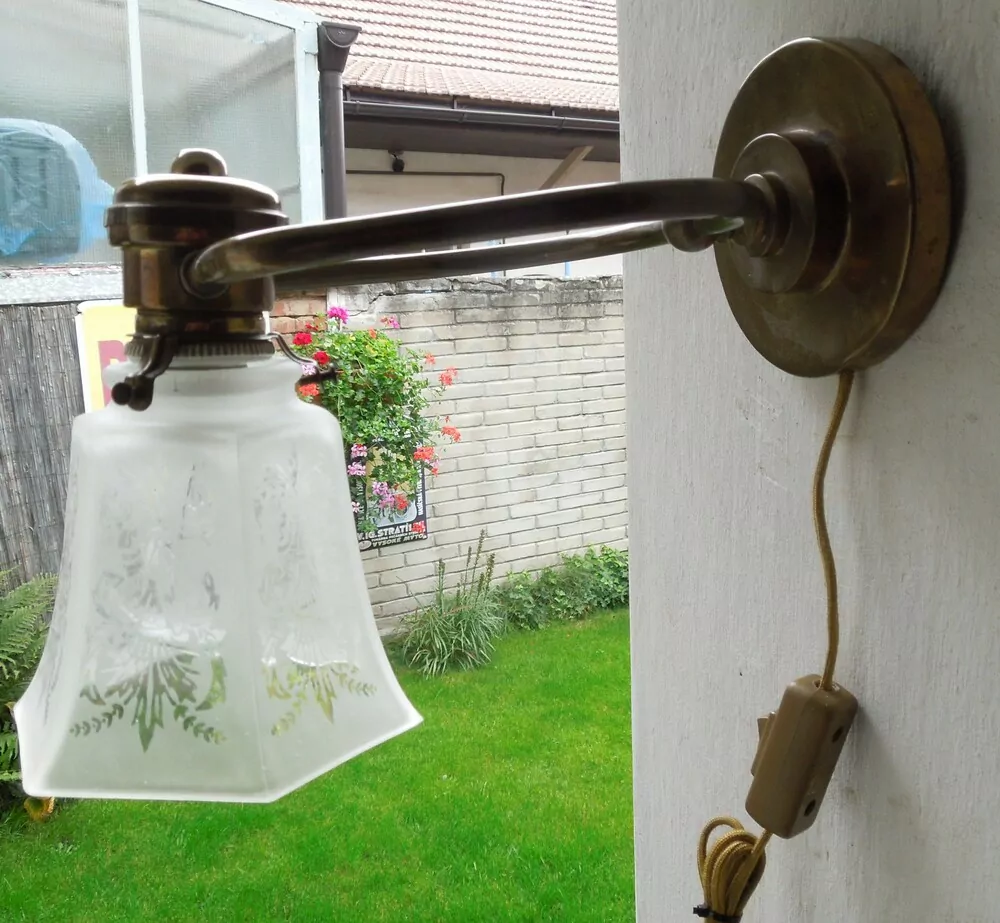 STAROŽITNÁ LAMPIČKA NA STĚNU 1 KS NÁSTĚNNÁ NEBO STOLNÍ LAMPA s vypínačem