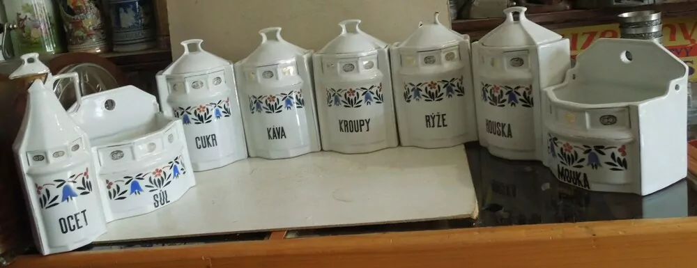 STAROŽITNOST KOŘENKY DOZY SADA KOŘENEK