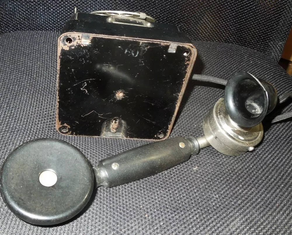 STAROŽITNÝ TELEFON