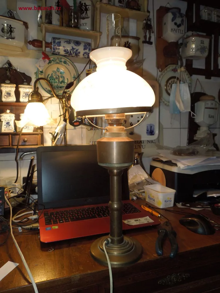  STOLNÍ LAMPA ELEKTRICKÁ