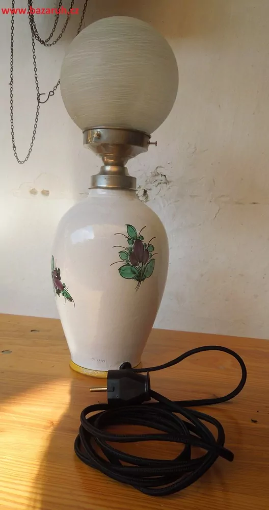 LAMPIČKA STOLNÍ ELEKTRICKÁ KERAMICKÁ TUPESY ?
