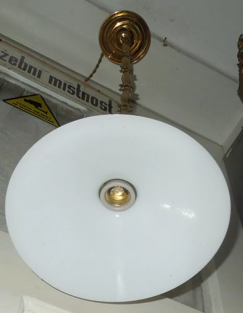 STARÝ LUSTR STÍNIDLO