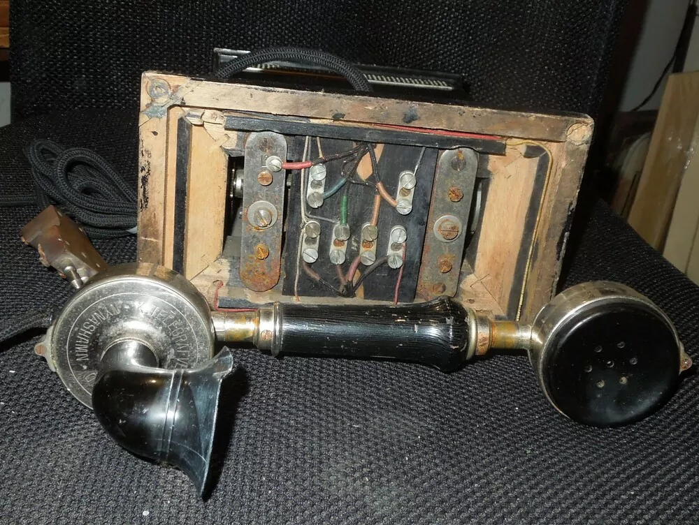 STAROŽITNÝ TELEFON PĚKNÁ DEKORACE