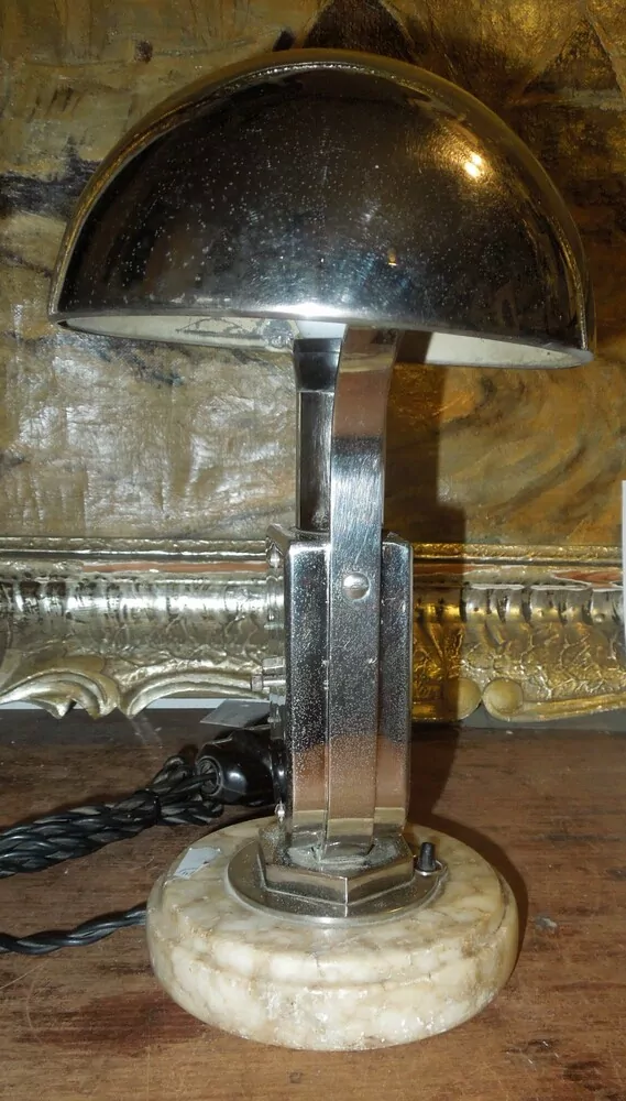 HODINY STOLNÍ KRBOVÉ V LAMPIČCE S BUDÍKEM ART DECO