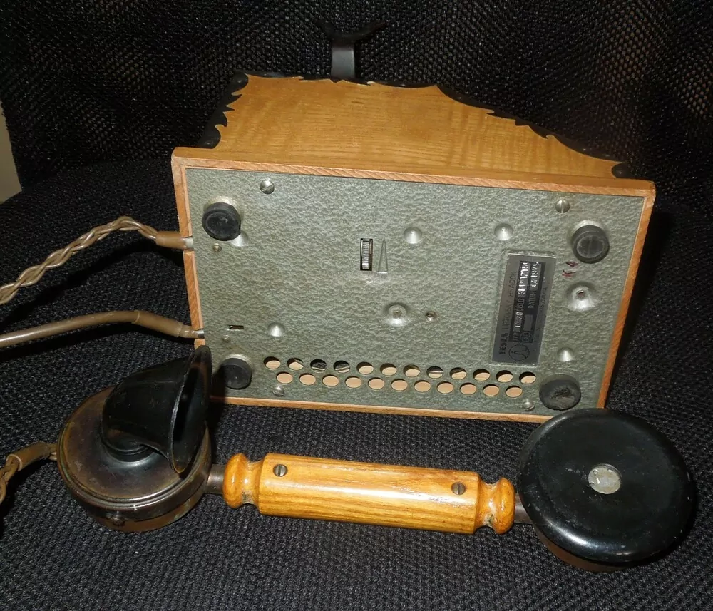 STAROŽITNÝ TELEFON PĚKNÁ DEKORACE