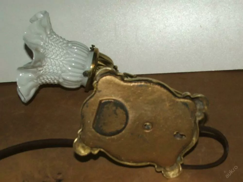 LAMPIČKA STOLNÍ NEBO NA STĚNU LAMPA ELEKTRICKÁ