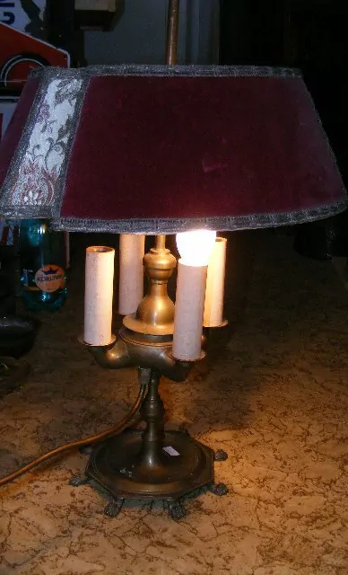 LAMPIČKA STOLNÍ 