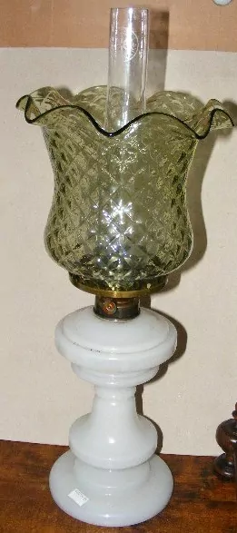 STAROŽITNÁ  PETROLEJOVÁ LAMPA , PETROLEJKA 