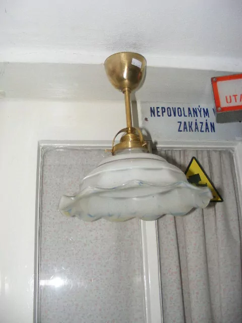 KRÁTKÝ LUSTR