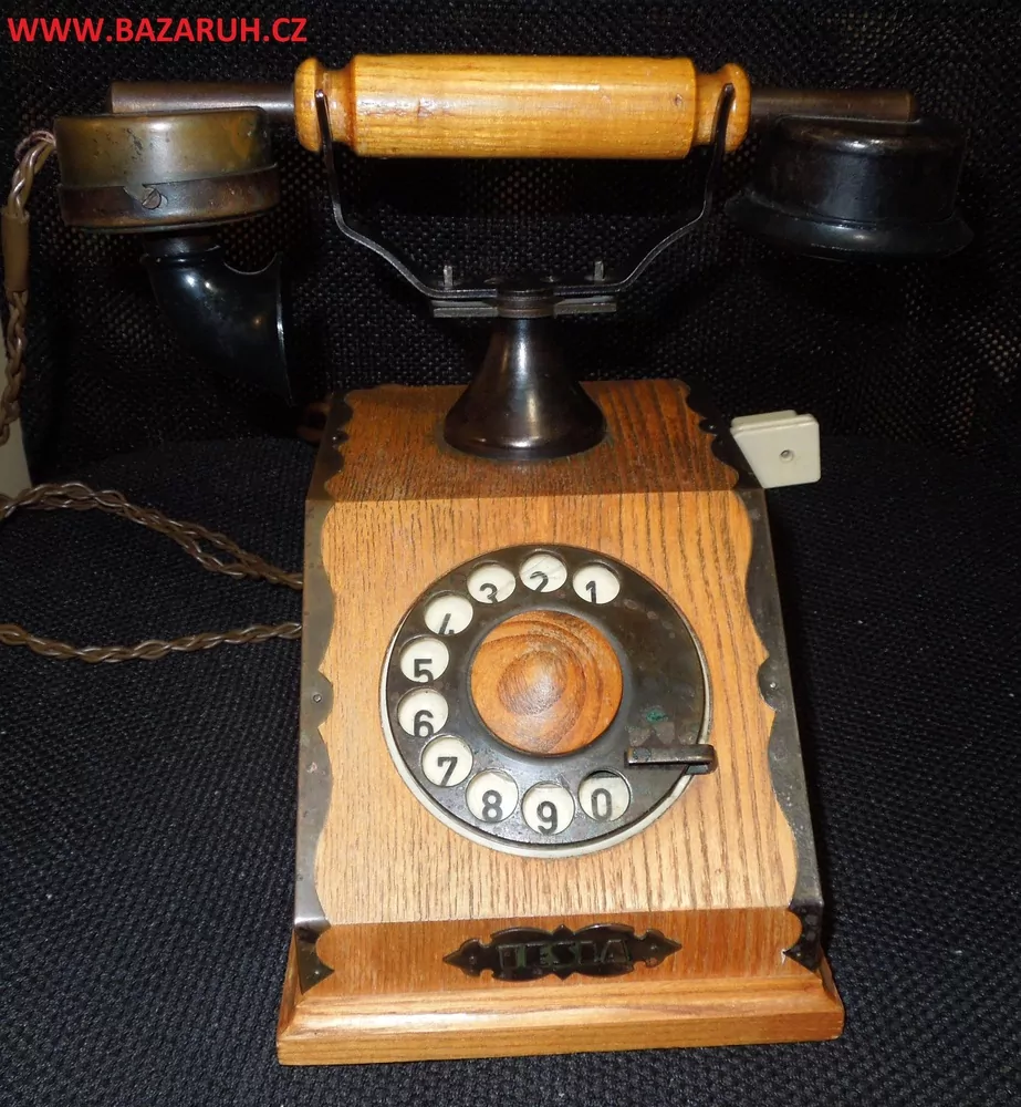TELEFON TESLA NA DEKORACI