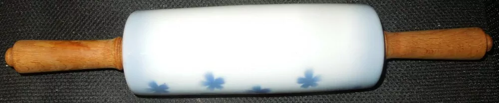 PORCELÁNOVÝ VÁLEČEK MODRÉ TŘEŠNĚ TEPLICE