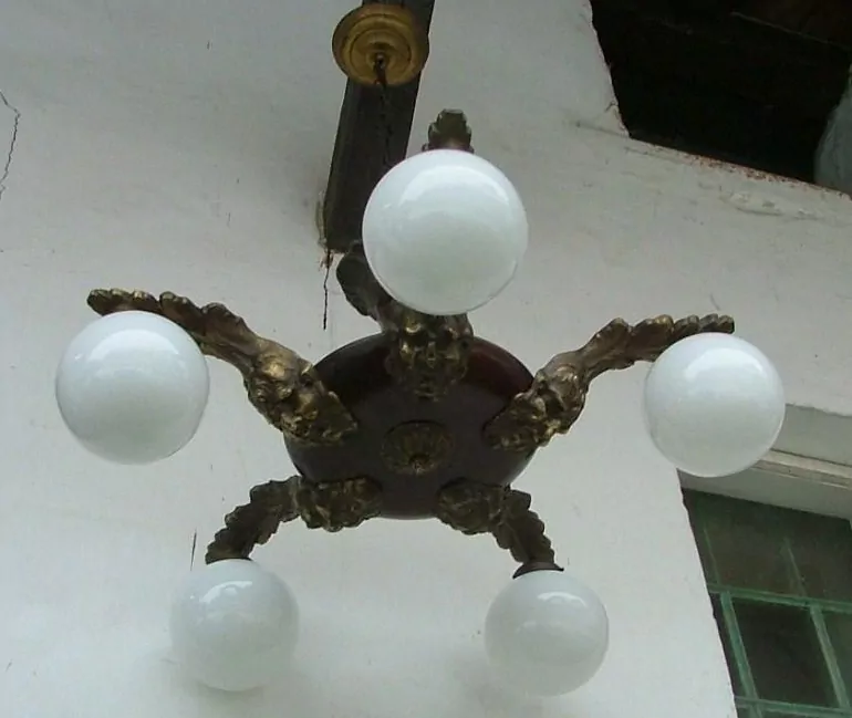 STAROŽITNÝ LUSTR