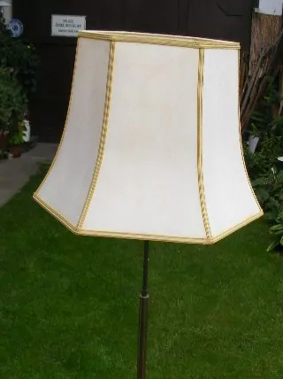 STOJACÍ LAMPA VELKÁ 182 CM