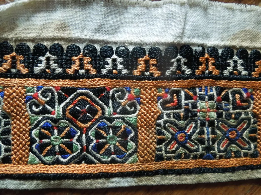 KROJ VYŠÍVANÍ KE KROJI OSTROŽSKÉ