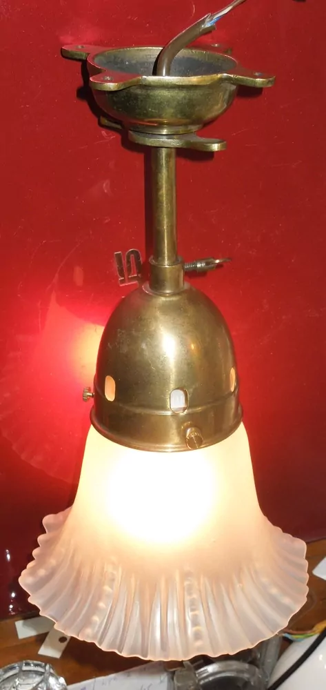 STAROŽITNÁ STOLNÍ, NÁSTĚNNÁ NEBO STRPNÍ  LAMPA S KLOUBEM