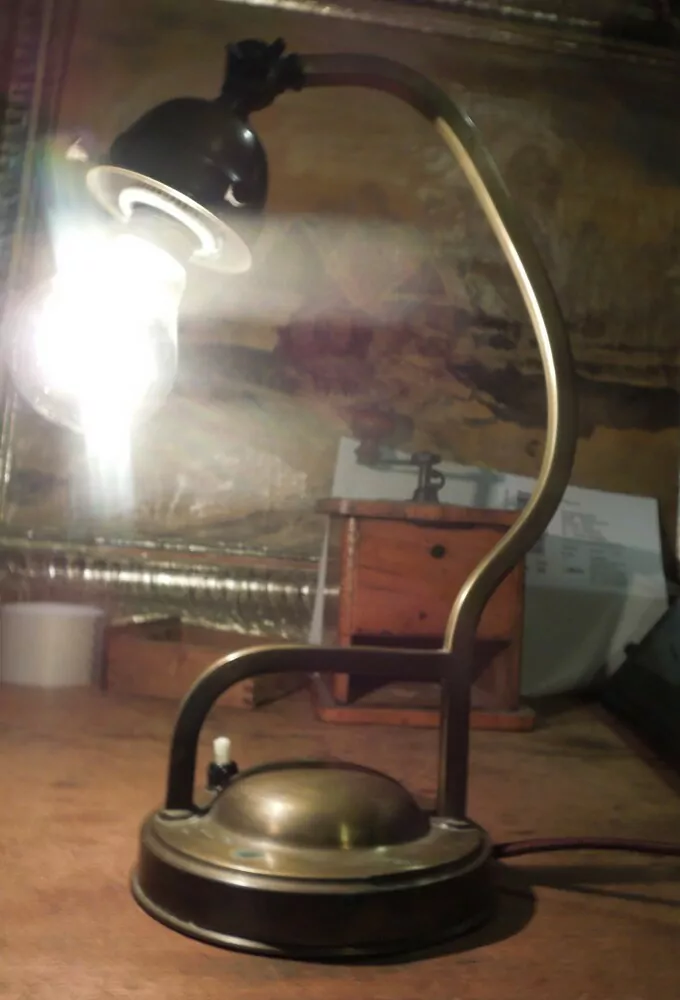 STAROŽITNÁ LAMPIČKA NA STOLNÍ 1 KS LAMPA