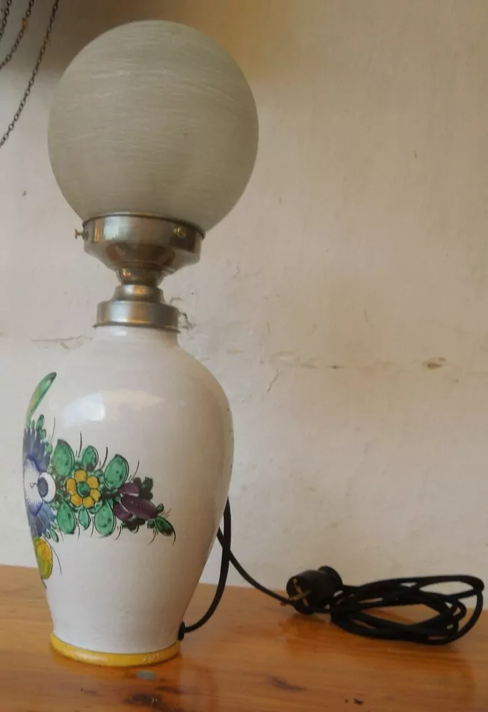 LAMPIČKA STOLNÍ ELEKTRICKÁ KERAMICKÁ TUPESY ?