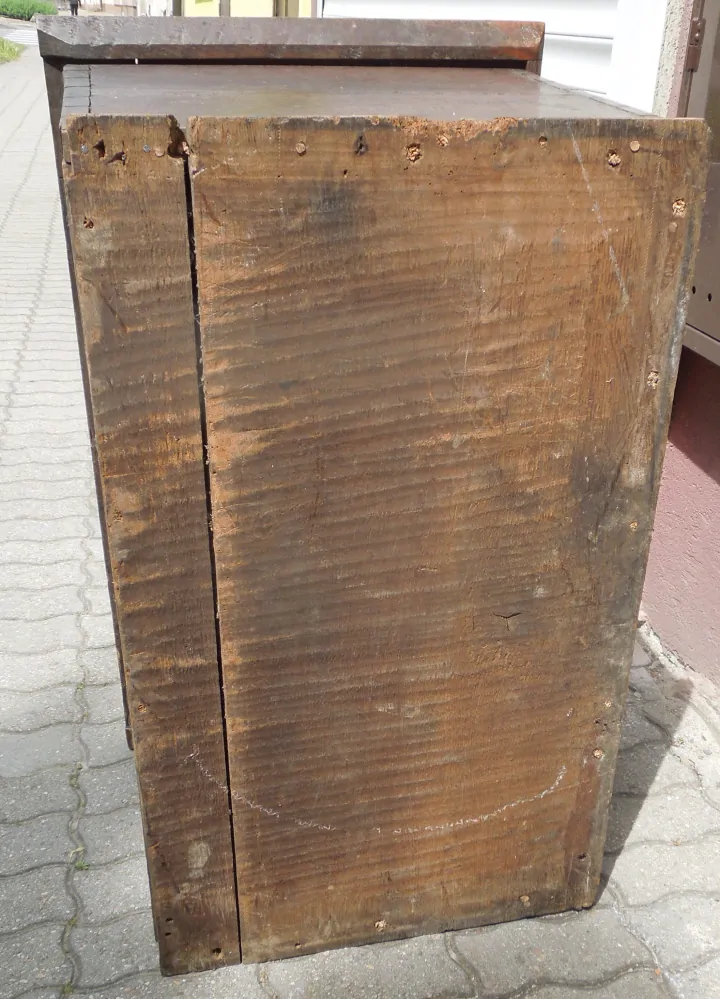 STAROŽITNÁ TRUHLA