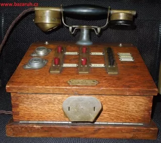 STAROŽITNÝ TELEFON PĚKNÁ DEKORACE