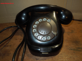 RETRO TELEFON NA DEKORACI