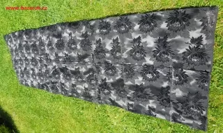KROJ LÁTKA ČERNÝ BROKÁT (STARÝ PEVNÝ)