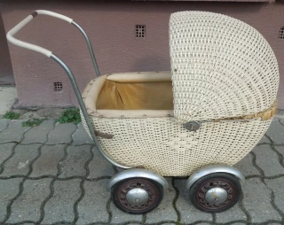 Dětský kočárek pro panenky