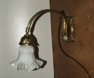 LAMPIČKA STOLNÍ NEBO NA STĚNU LAMPA ELEKTRICKÁ 